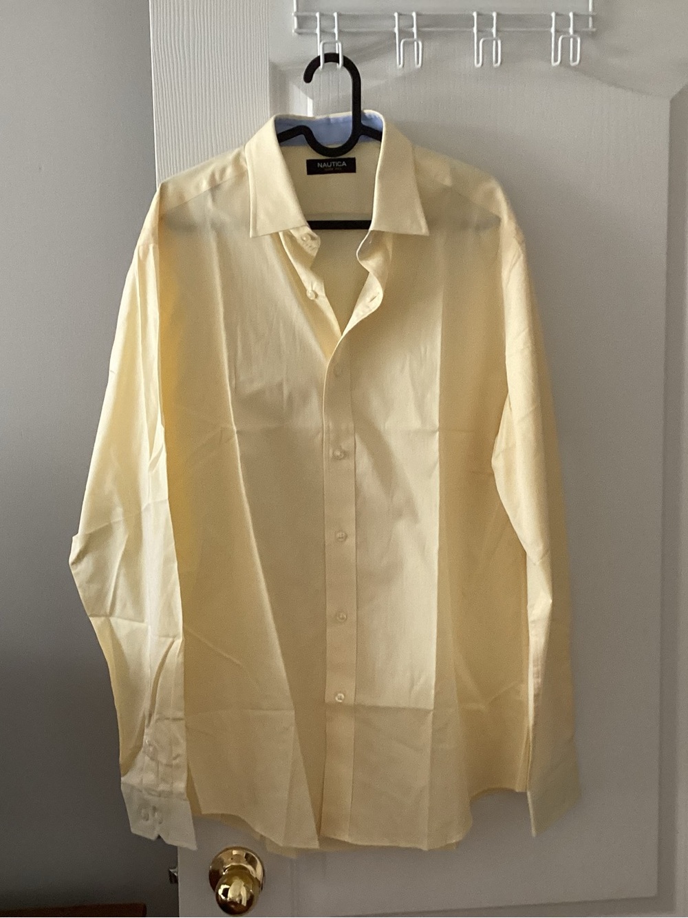 Nautica Men’s Light Yellow Long-Sleeve Dress Shirt. Size 26.   B7